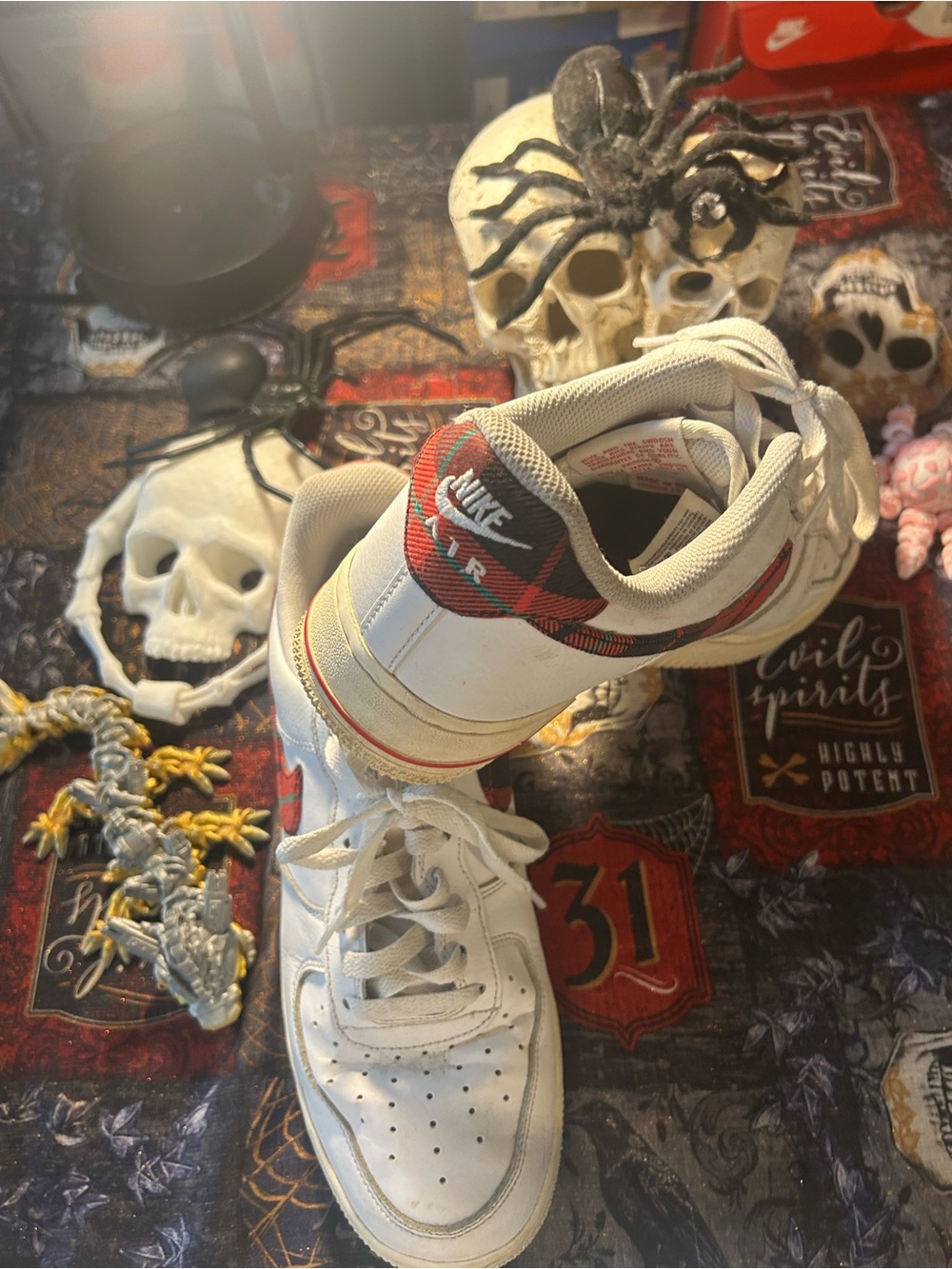 Nike mensLow-Top Sneakers in White with Red Plaid Accent